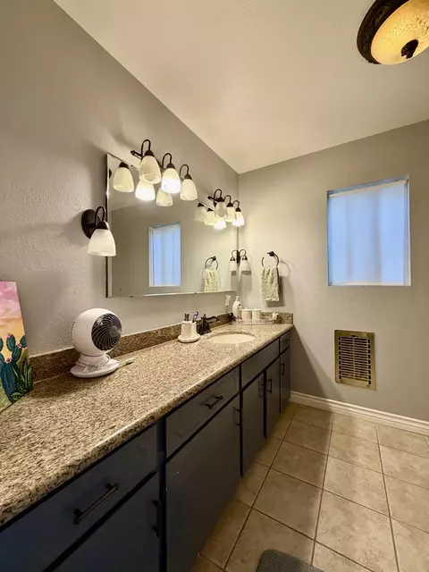 Bath - 325 E Chanslor Way, Blythe, CA 92225 photo 5 of 6