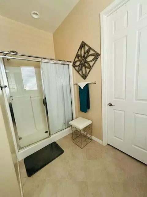 Bath - 43299 Valmara Ct, Indio, CA 92203 photo 2 of 2