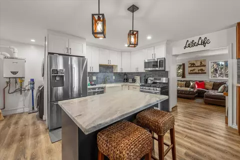 Kitchen - 39187 N Bay Dr, Big Bear Lake, CA 92315 photo 1 of 3