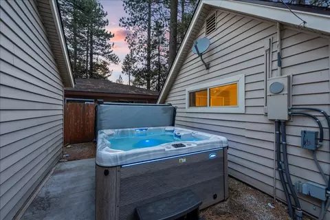 Exterior - 39187 N Bay Dr, Big Bear Lake, CA 92315 photo 8 of 14