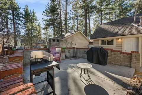 Exterior - 39187 N Bay Dr, Big Bear Lake, CA 92315 photo 2 of 14