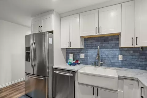 Kitchen - 39187 N Bay Dr, Big Bear Lake, CA 92315 photo 2 of 3