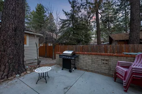 Exterior - 39187 N Bay Dr, Big Bear Lake, CA 92315 photo 7 of 14