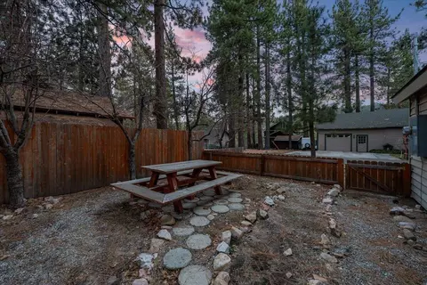 Exterior - 39187 N Bay Dr, Big Bear Lake, CA 92315 photo 9 of 14
