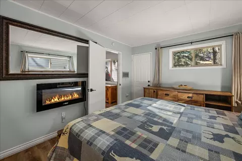 Bedroom - 39187 N Bay Dr, Big Bear Lake, CA 92315 photo 5 of 10