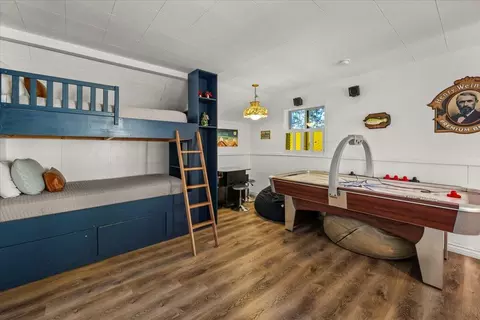 Bedroom - 39187 N Bay Dr, Big Bear Lake, CA 92315 photo 2 of 10