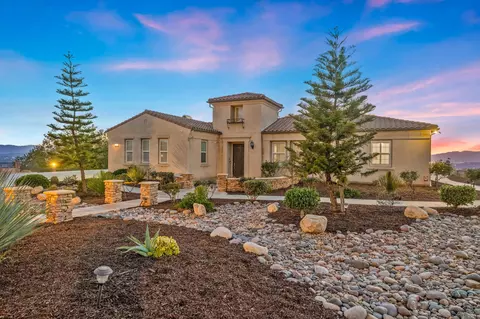 7641 Kingdom Dr, Riverside, CA 92506