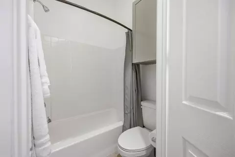 Bath - 48423 Hepburn Dr, Indio, CA 92201 photo 5 of 5