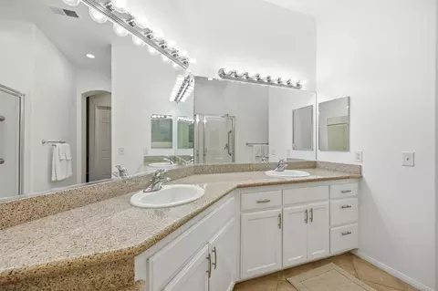 Bath - 48423 Hepburn Dr, Indio, CA 92201 photo 3 of 5