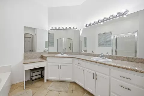 Bath - 48423 Hepburn Dr, Indio, CA 92201 photo 2 of 5