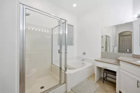 Bath - 48423 Hepburn Dr, Indio, CA 92201 photo 4 of 5