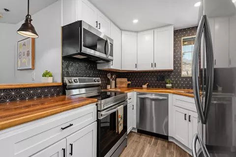 2700 Lawrence Crossley Rd, Palm Springs, CA 92264