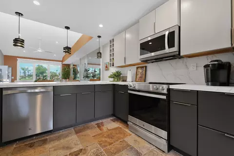384 Running Springs Dr, Palm Desert, CA 92211