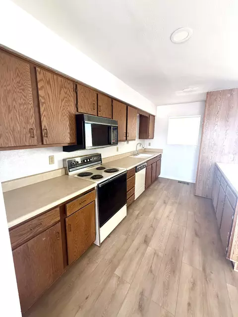 Kitchen - 1506 Arctic Ave, Thermal, CA 92274 photo 1 of 1