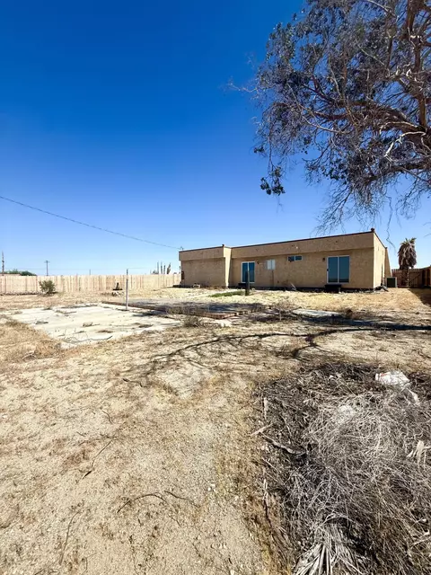 Exterior - 1506 Arctic Ave, Thermal, CA 92274 photo 2 of 3
