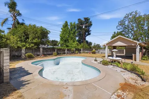 230 E Sunset Dr N, Redlands, CA 92373 photo 33