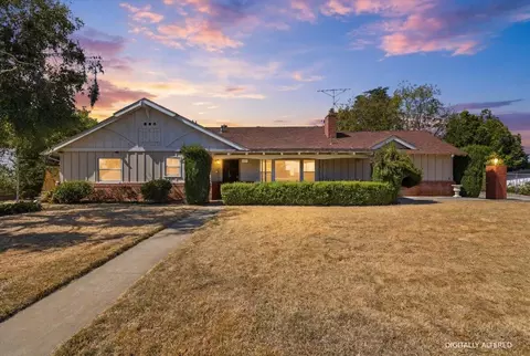 230 E Sunset Dr N, Redlands, CA 92373 photo 1