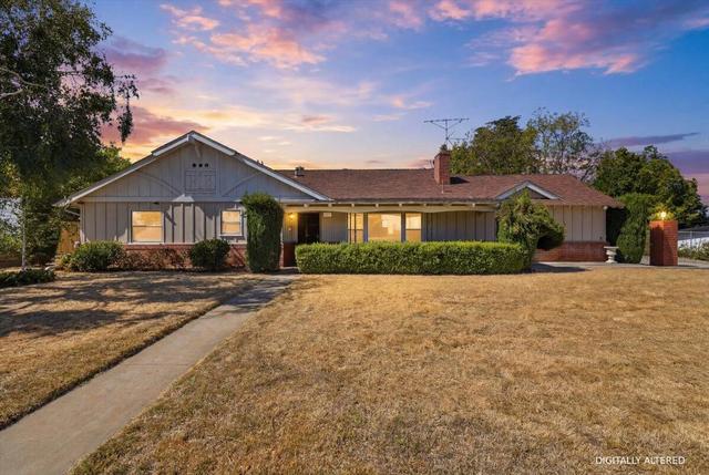 230 E Sunset Dr N, Redlands, CA 92373