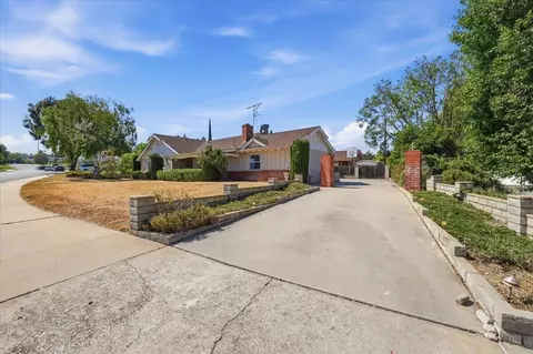 230 E Sunset Dr N, Redlands, CA 92373 photo 3