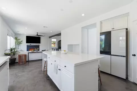 Kitchen - 80051 Durwent Dr, Indio, CA 92203 photo 5 of 8
