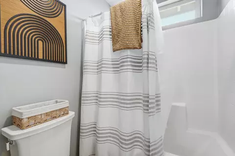 Bath - 80051 Durwent Dr, Indio, CA 92203 photo 5 of 8