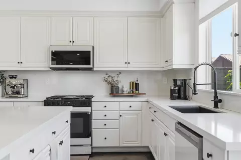 Kitchen - 80051 Durwent Dr, Indio, CA 92203 photo 6 of 8