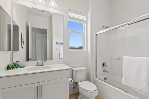 Bath - 85747 Molvena Dr, Indio, CA 92203 photo 2 of 3