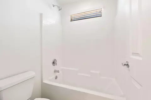 Bath - 40376 Padova Dr, Indio, CA 92203 photo 6 of 7