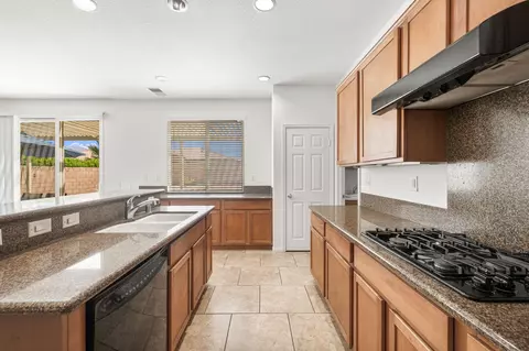 Kitchen - 40376 Padova Dr, Indio, CA 92203 photo 2 of 5