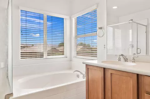 Bath - 40376 Padova Dr, Indio, CA 92203 photo 5 of 7