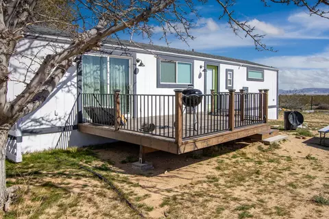 Exterior - 61186 Sespe St, Landers, CA 92285 photo 4 of 17