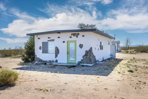 Exterior - 61186 Sespe St, Landers, CA 92285 photo 16 of 17