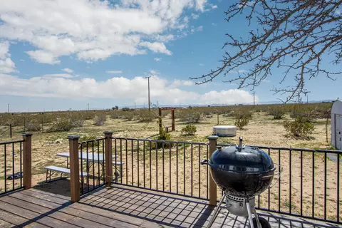 Exterior - 61186 Sespe St, Landers, CA 92285 photo 7 of 17