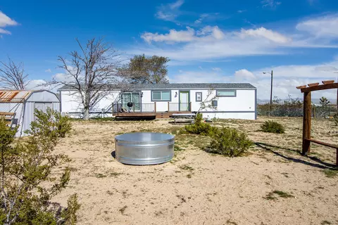 Exterior - 61186 Sespe St, Landers, CA 92285 photo 13 of 17