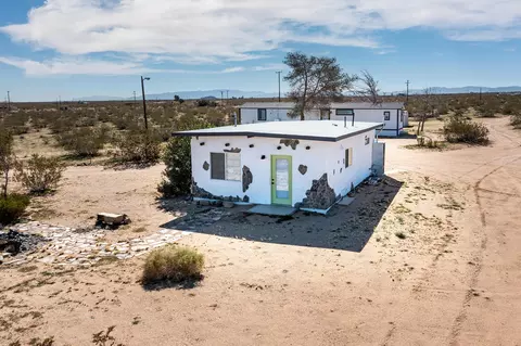 Exterior - 61186 Sespe St, Landers, CA 92285 photo 2 of 17
