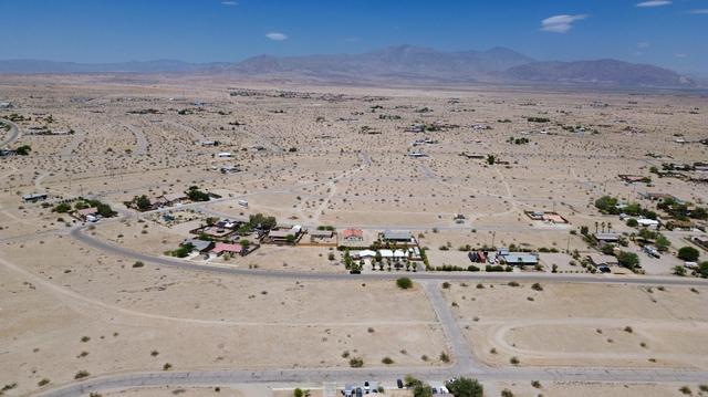 2304 Shore Hawk Ave, Thermal, CA 92274