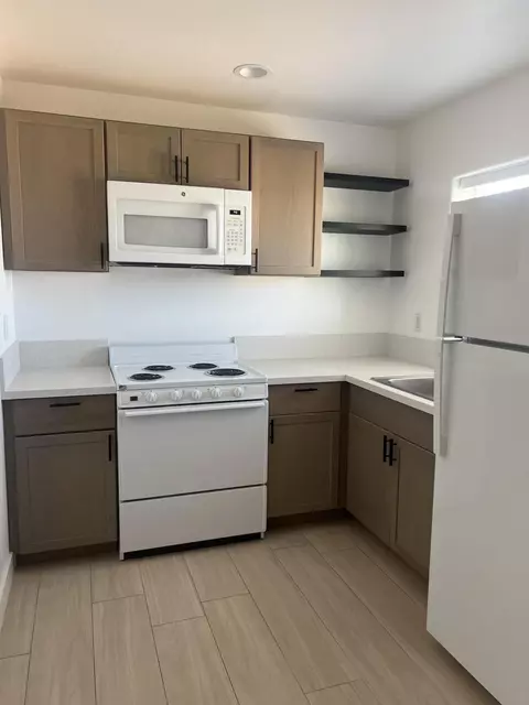Kitchen - 788 Cambria Ave, Landers, CA 92285 photo 5 of 6