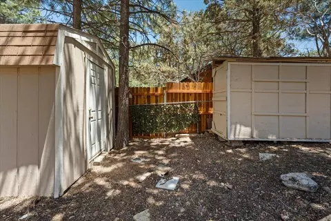 Exterior - 819 Holmes Ln, Sugarloaf, CA 92386 photo 11 of 12