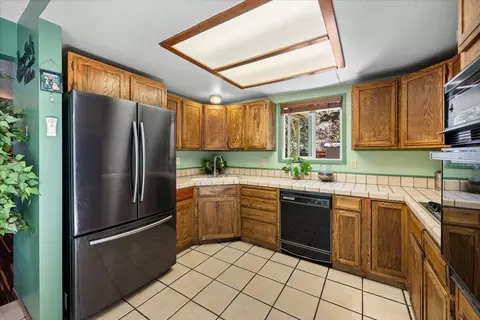 Kitchen - 819 Holmes Ln, Sugarloaf, CA 92386 photo 2 of 3