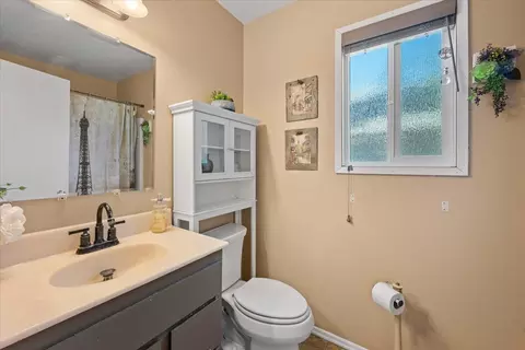 Bath - 819 Holmes Ln, Sugarloaf, CA 92386 photo 3 of 4