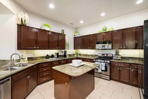Kitchen - 60463 Juniper Ln, La Quinta, CA 92253 photo 2 of 6