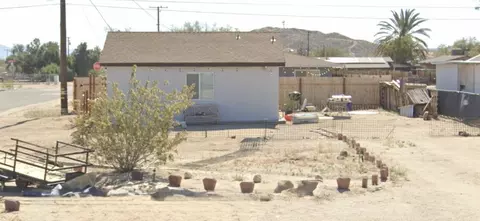 72425 Cactus Dr, Twentynine Palms, CA 92277 photo 3