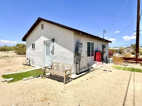 72425 Cactus Dr, Twentynine Palms, CA 92277 photo 2