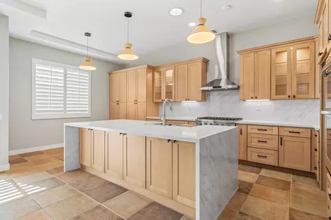 Kitchen - 43798 Parkway Esplanade E, La Quinta, CA 92253 photo 2 of 7