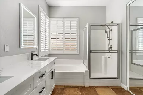 Bath - 43798 Parkway Esplanade E, La Quinta, CA 92253 photo 2 of 4
