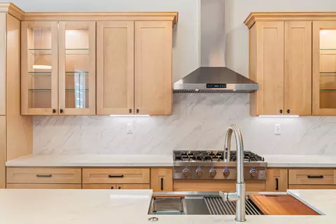 Kitchen - 43798 Parkway Esplanade E, La Quinta, CA 92253 photo 4 of 7