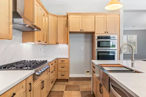 Kitchen - 43798 Parkway Esplanade E, La Quinta, CA 92253 photo 6 of 7