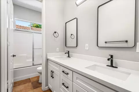 Bath - 43798 Parkway Esplanade E, La Quinta, CA 92253 photo 3 of 4