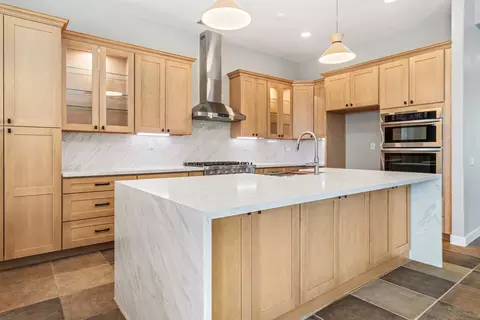 Kitchen - 43798 Parkway Esplanade E, La Quinta, CA 92253 photo 5 of 7