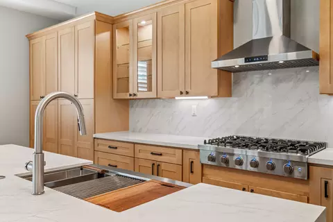 Kitchen - 43798 Parkway Esplanade E, La Quinta, CA 92253 photo 3 of 7